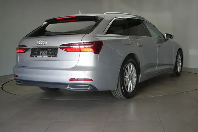 Audi A6 Avant view 5