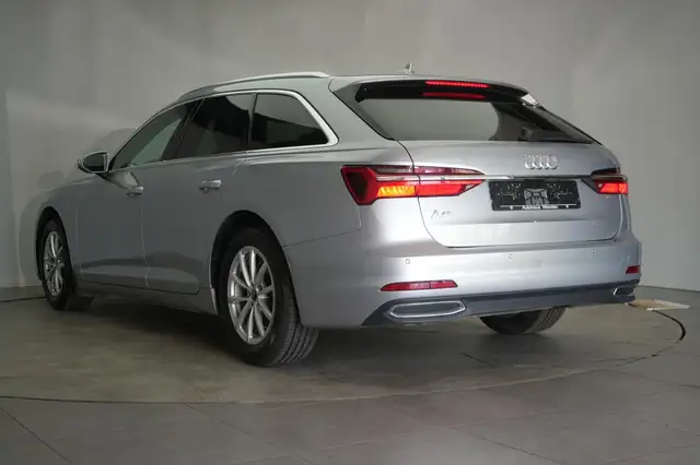 Audi A6 Avant view 4