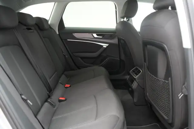 Audi A6 Avant view 8