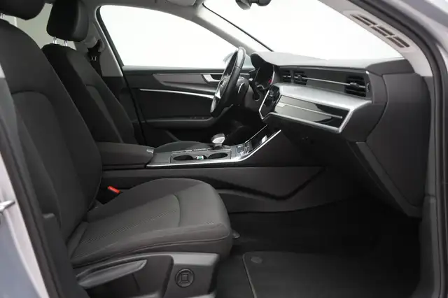 Audi A6 Avant view 6