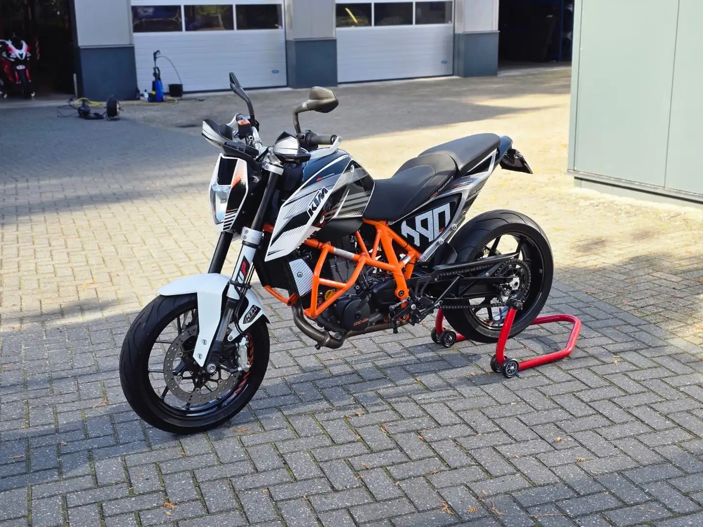 KTM 690 Duke Tour Lage km stand! Wit - 1