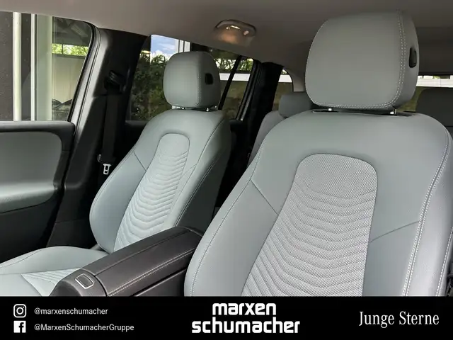 Mercedes-Benz GLB view 9