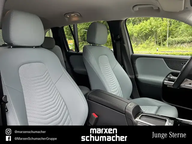 Mercedes-Benz GLB view 12