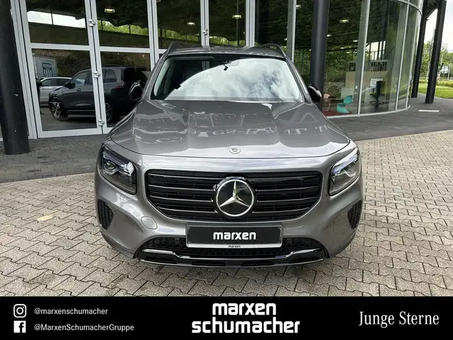Mercedes-Benz GLB view 2
