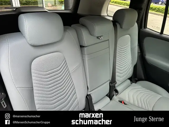 Mercedes-Benz GLB view 15