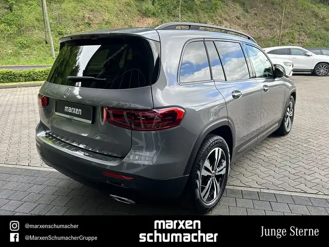 Mercedes-Benz GLB view 4