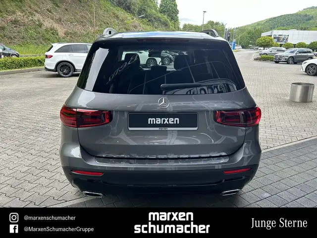 Mercedes-Benz GLB view 5