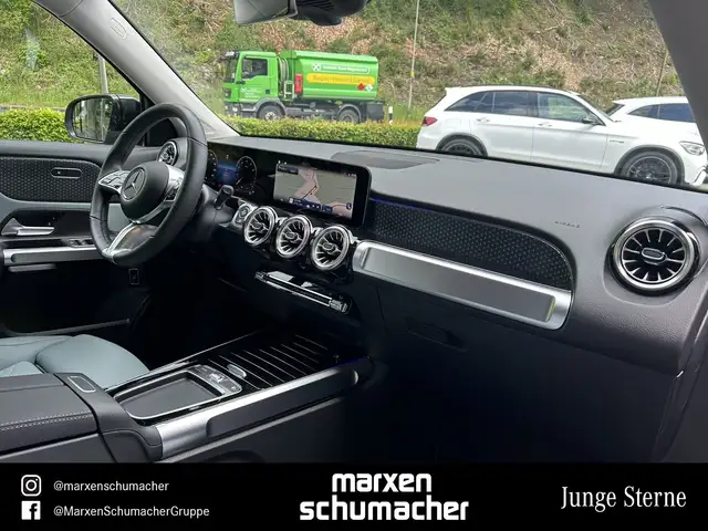 Mercedes-Benz GLB view 11