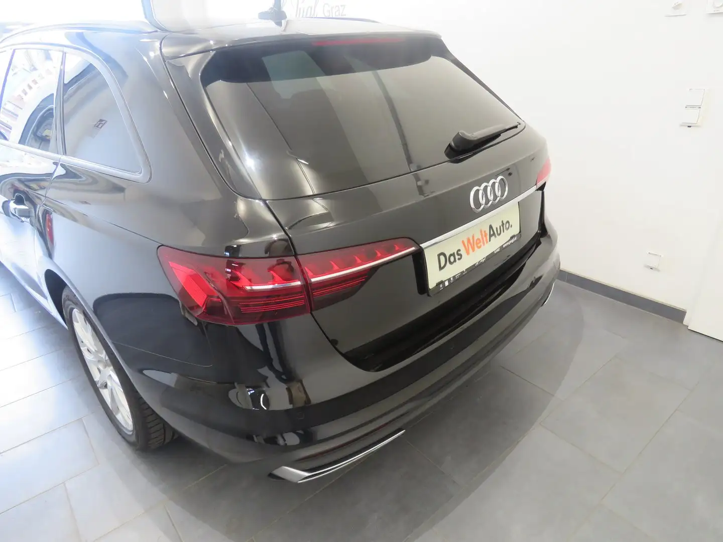 Audi A4 40 TDI Zwart - 2