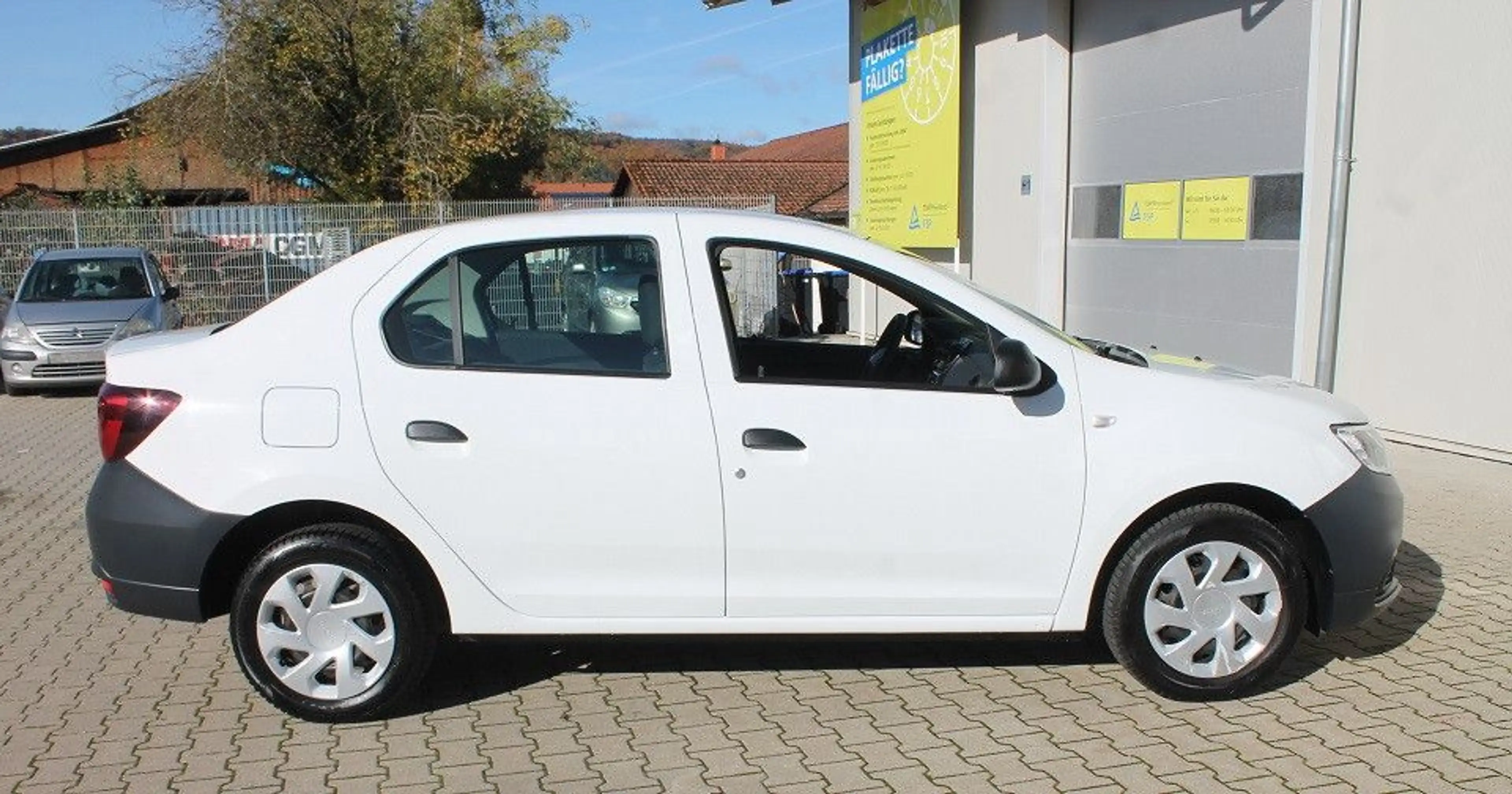 Dacia Logan sehr gepflegt,wenig Km,PDC,AHK,Finanz. — photo 6