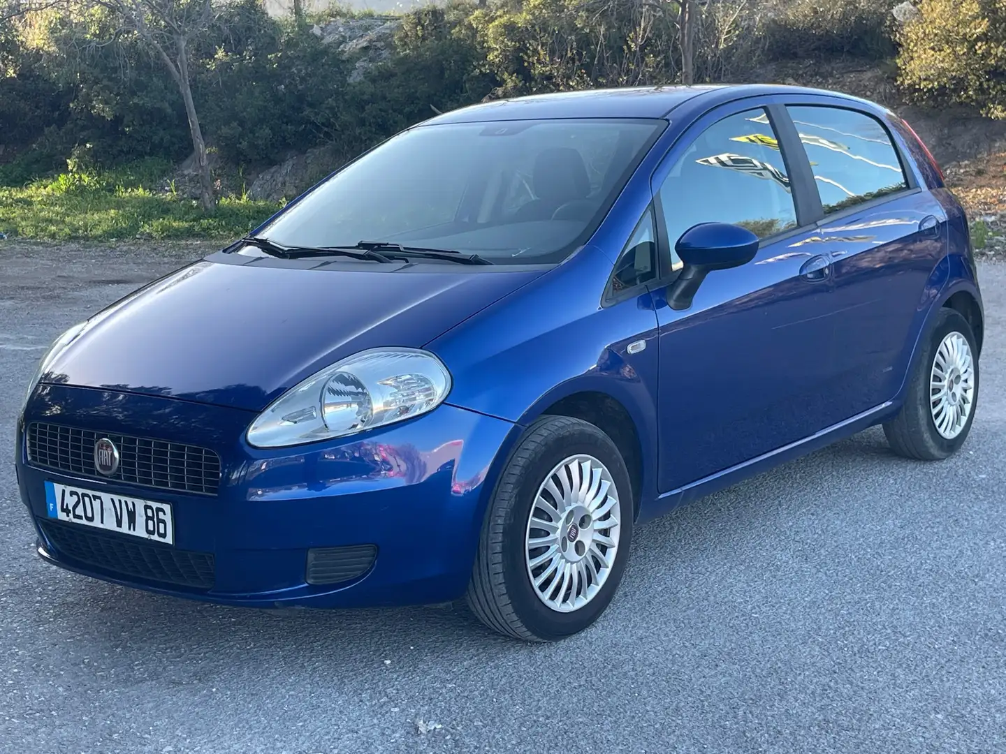 Fiat Grande Punto 1.4 8V 77 Dynamic Bleu - 1