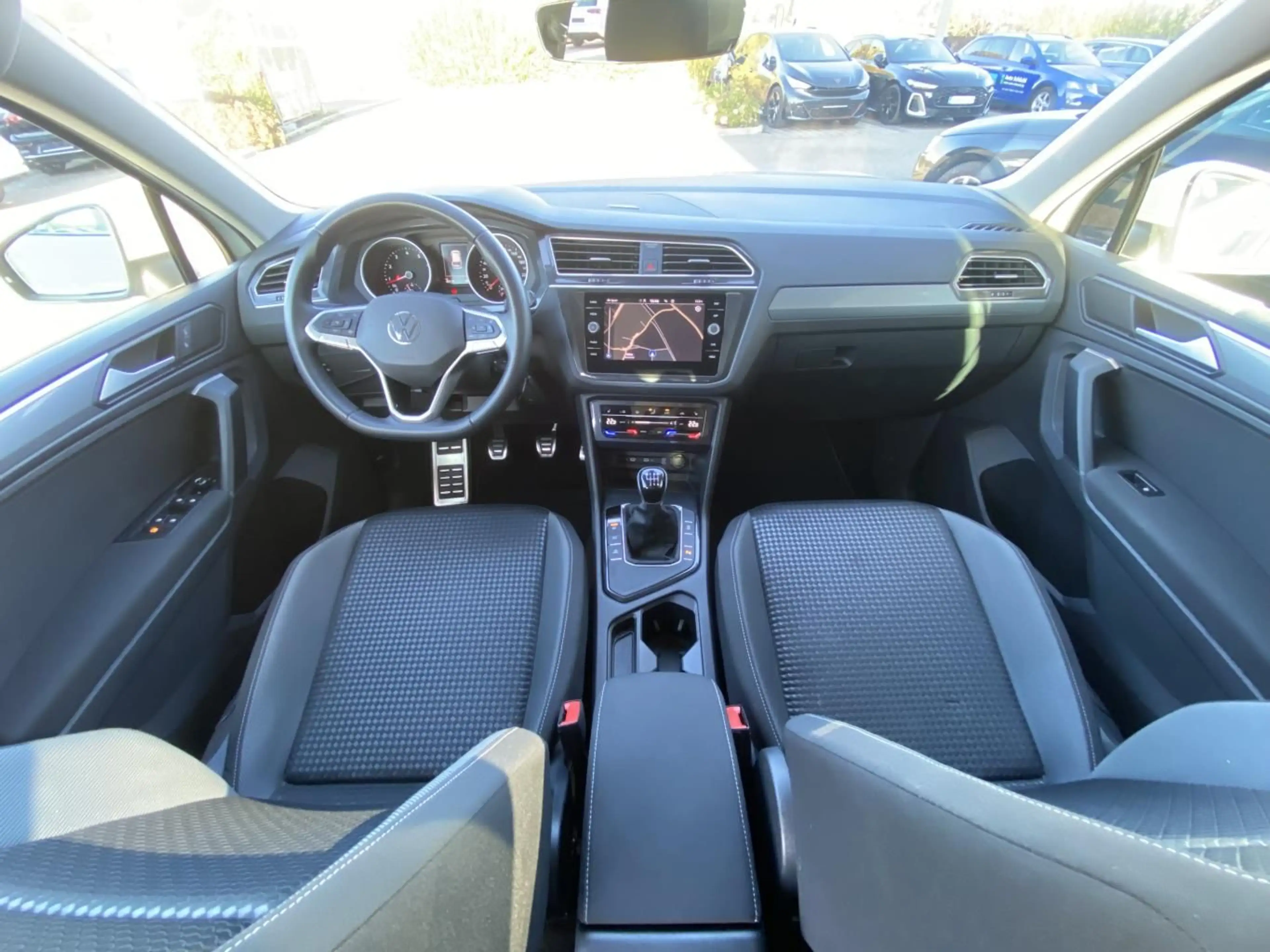 Volkswagen Tiguan 1.5 TSI ACTIVE AHK+APP-CONNECT+NAVI+LED+D — photo 14