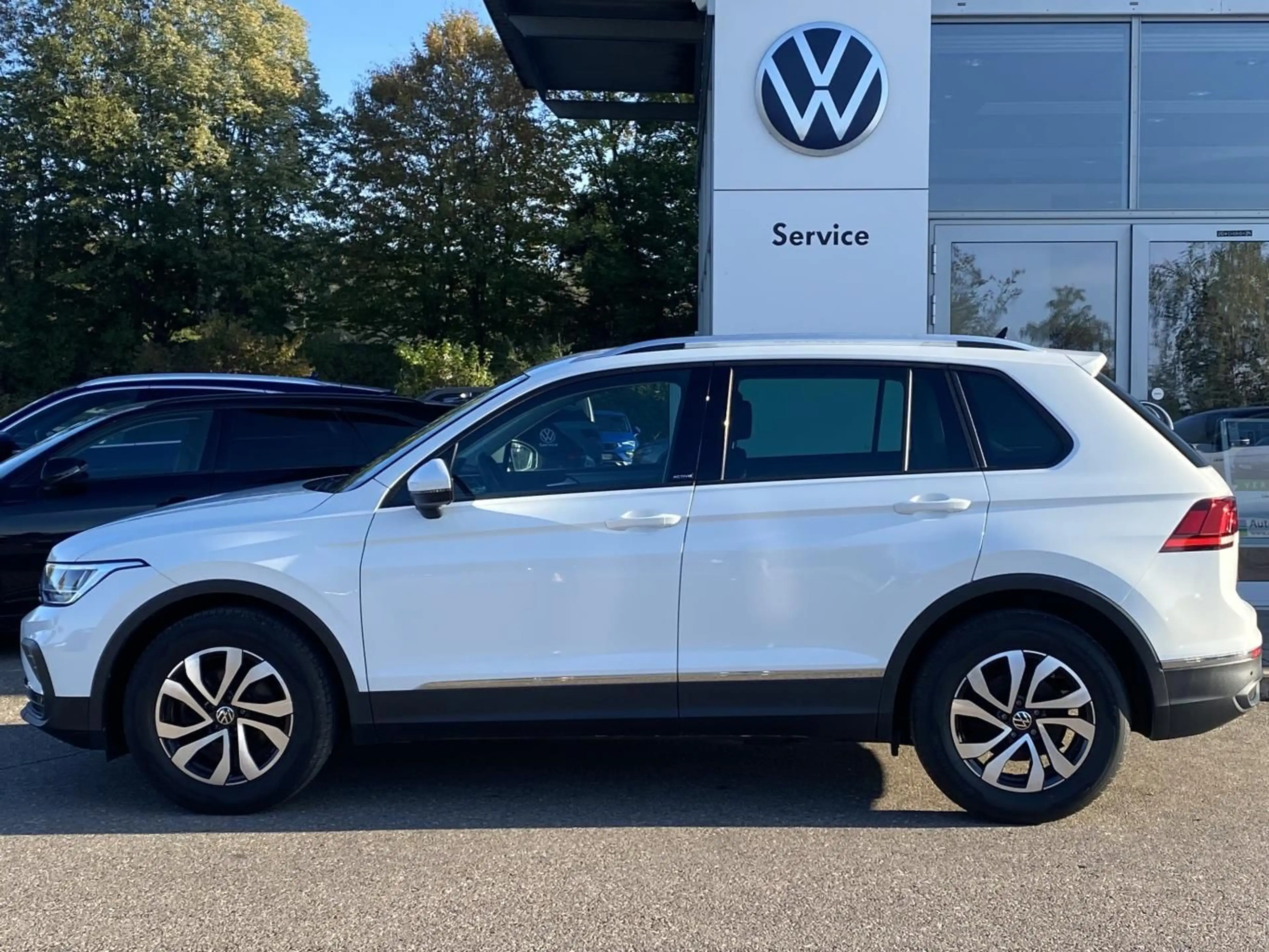Volkswagen Tiguan 1.5 TSI ACTIVE AHK+APP-CONNECT+NAVI+LED+D — photo 2