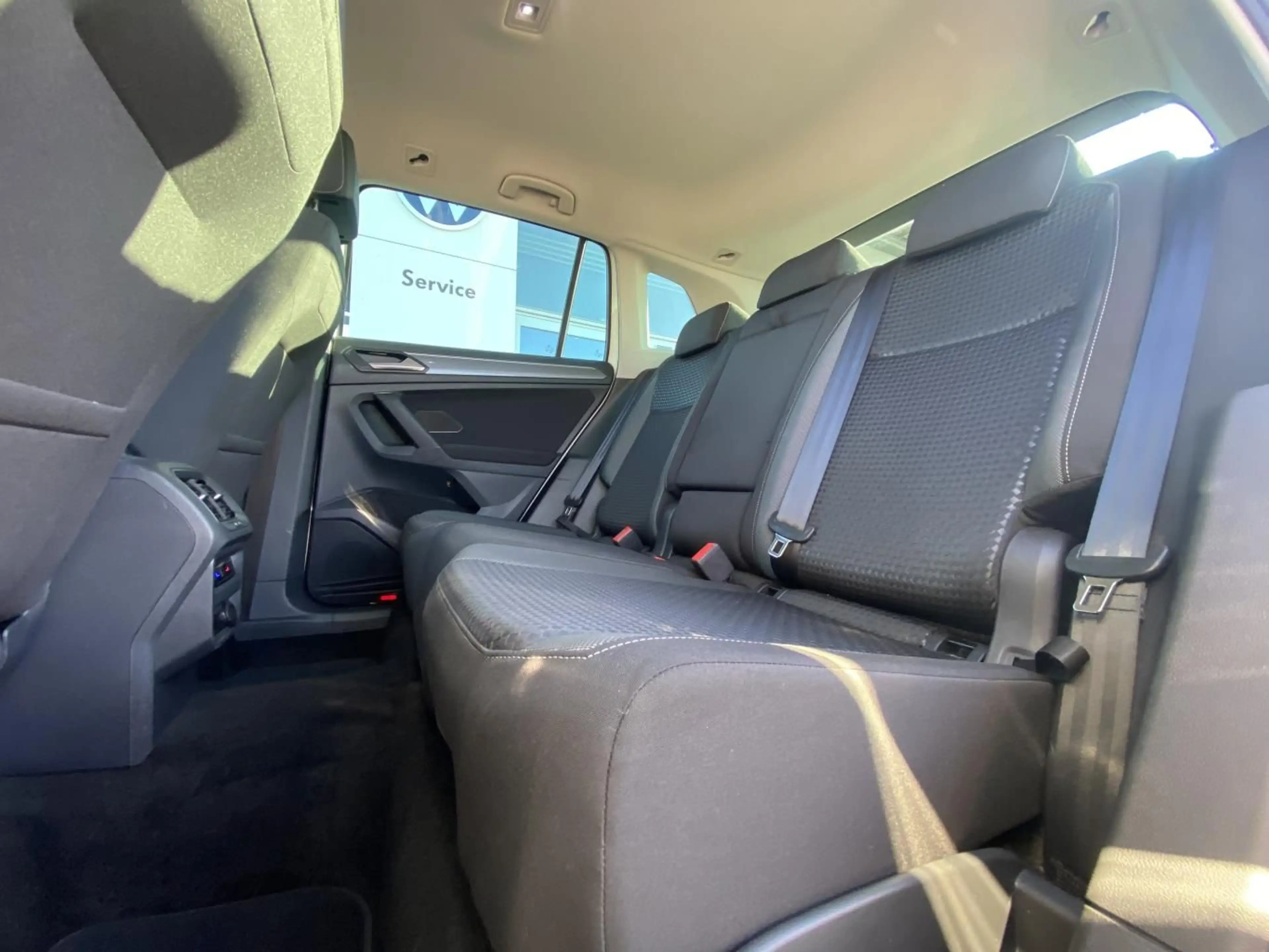 Volkswagen Tiguan 1.5 TSI ACTIVE AHK+APP-CONNECT+NAVI+LED+D — photo 11