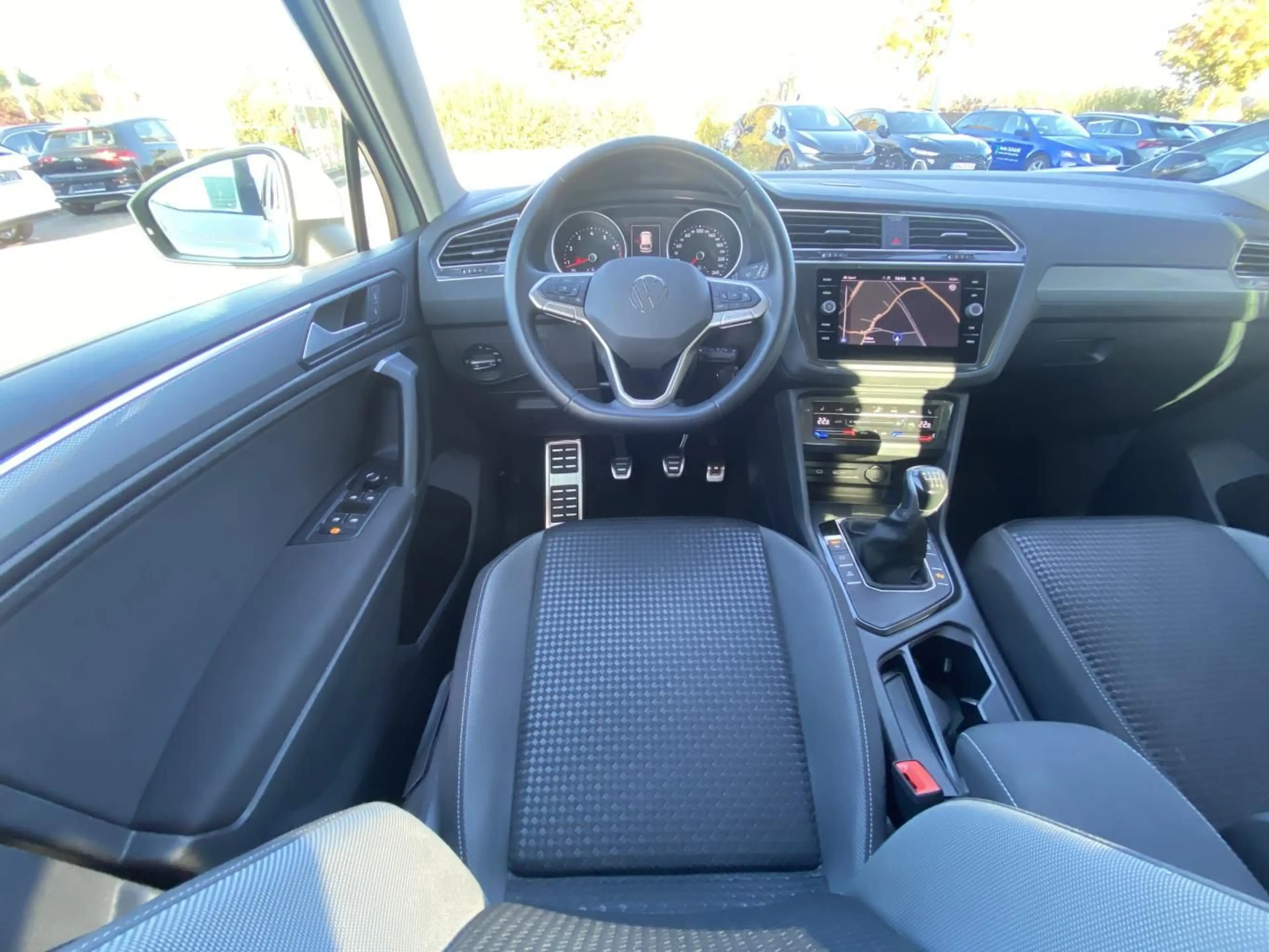 Volkswagen Tiguan 1.5 TSI ACTIVE AHK+APP-CONNECT+NAVI+LED+D — photo 15