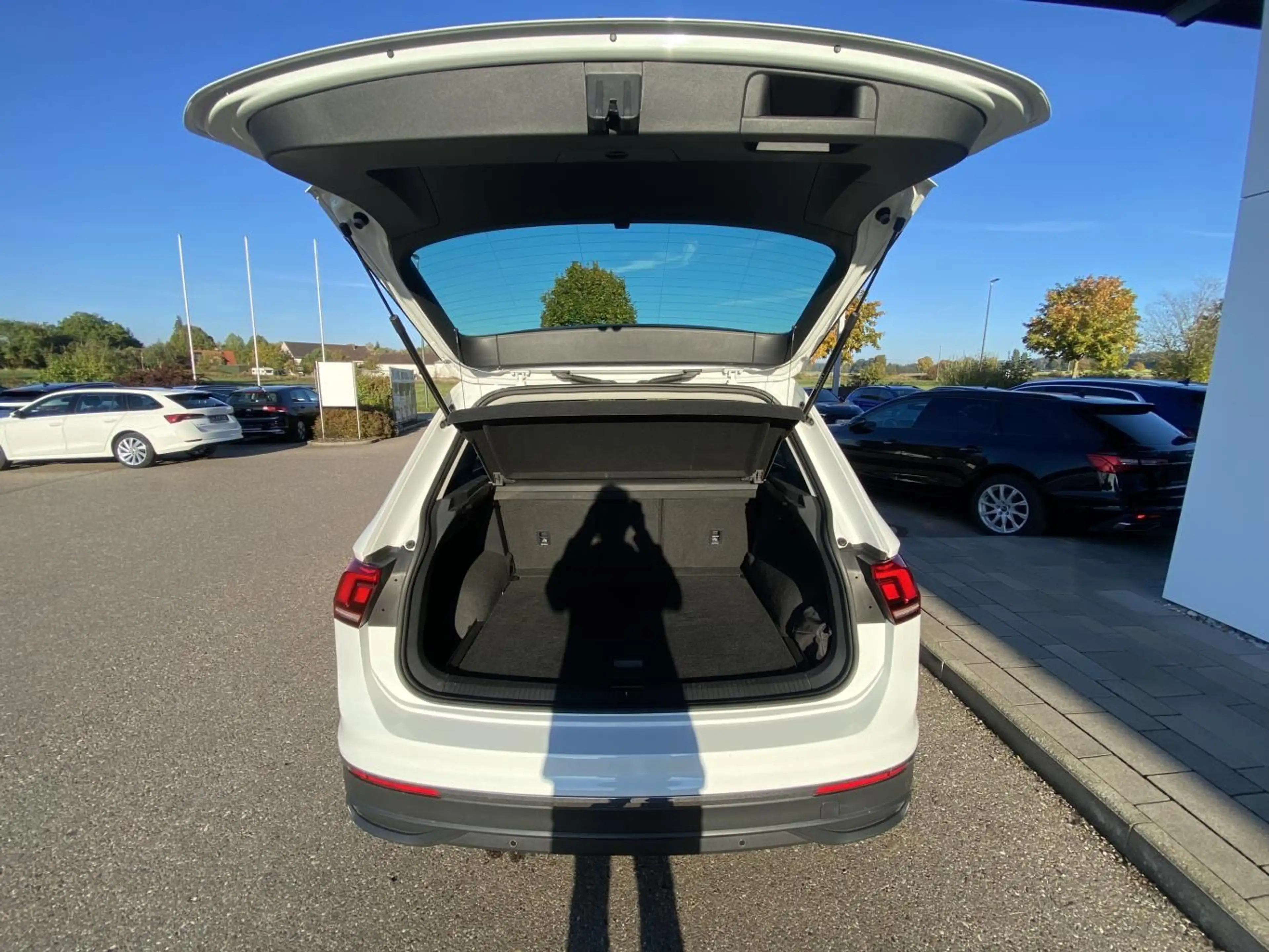 Volkswagen Tiguan 1.5 TSI ACTIVE AHK+APP-CONNECT+NAVI+LED+D — photo 13