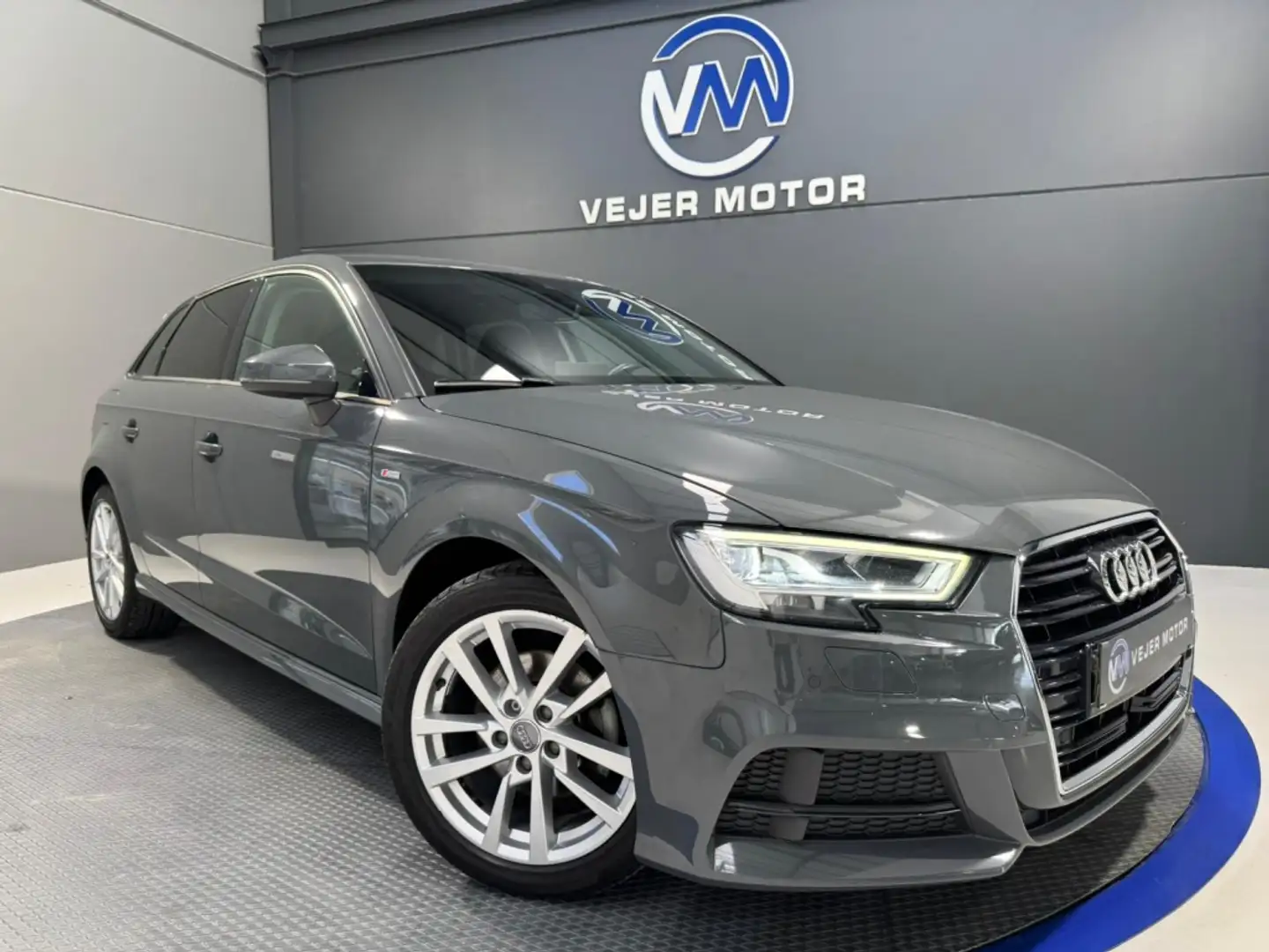 Audi A3 Sportback 35 TFSI S line Plateado - 1