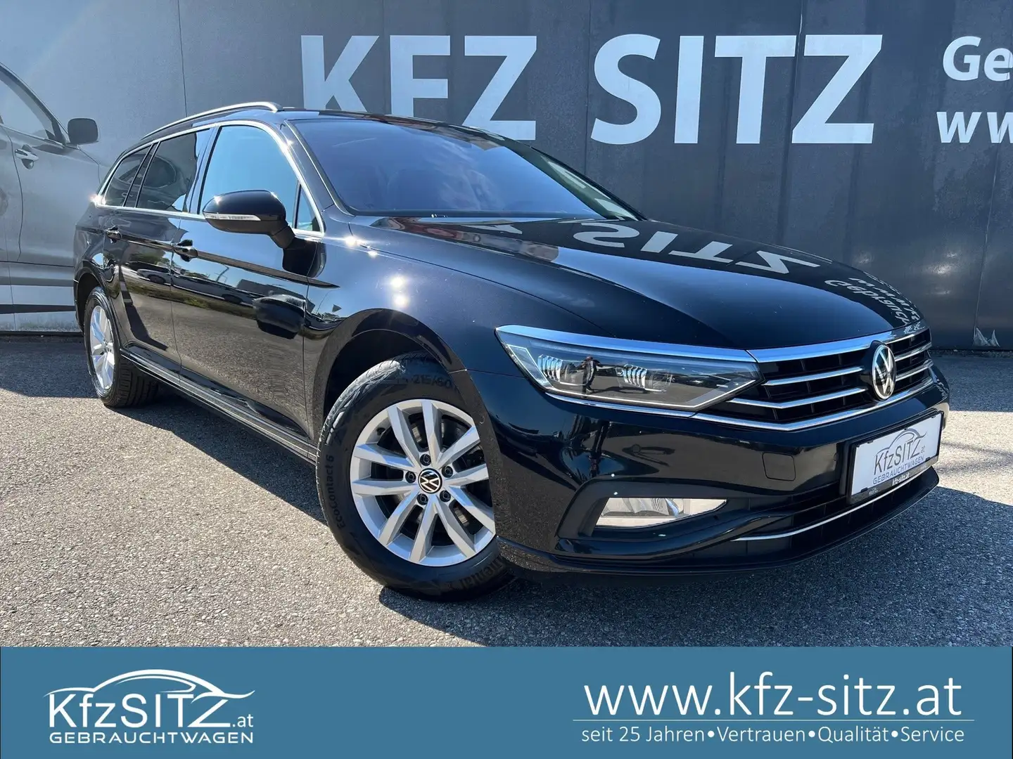 Volkswagen Passat Variant Business 2,0 SCR TDI DSG | NP: €61.200 Schwarz - 1