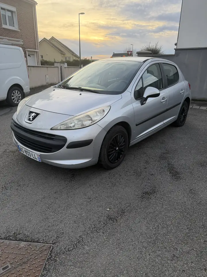 Peugeot 207 1.4 HDi 70ch BLUE LION Style