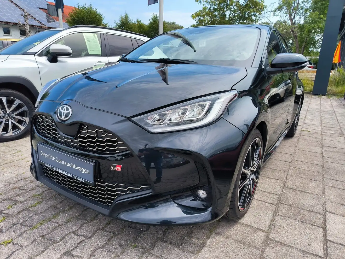 Toyota Yaris Hybrid GR Sport Schwarz - 1