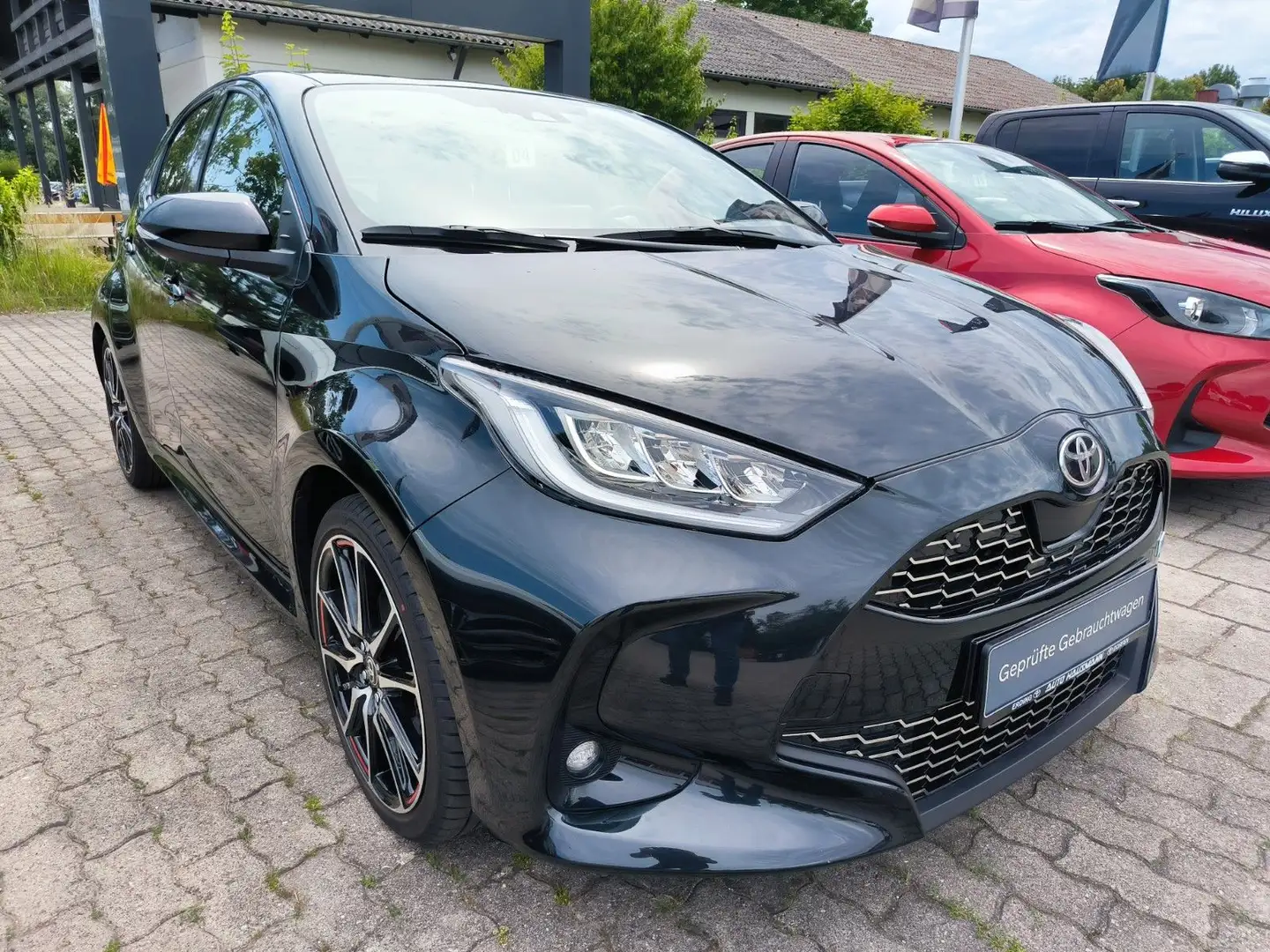 Toyota Yaris Hybrid GR Sport Schwarz - 2