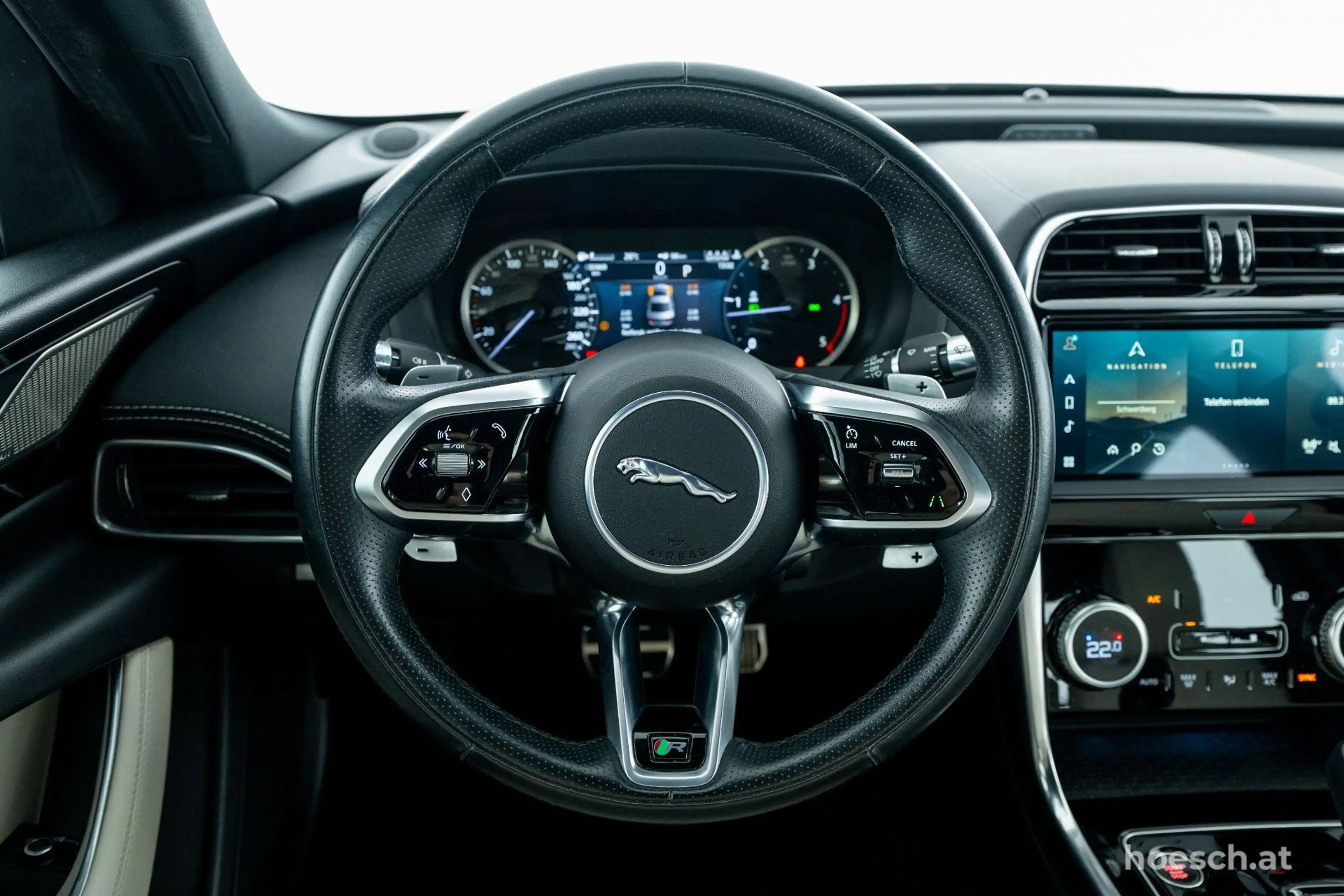 Jaguar XE D200 R-Dynamic BLACK EDITION MEGA-ANGEBOT ++ — photo 7
