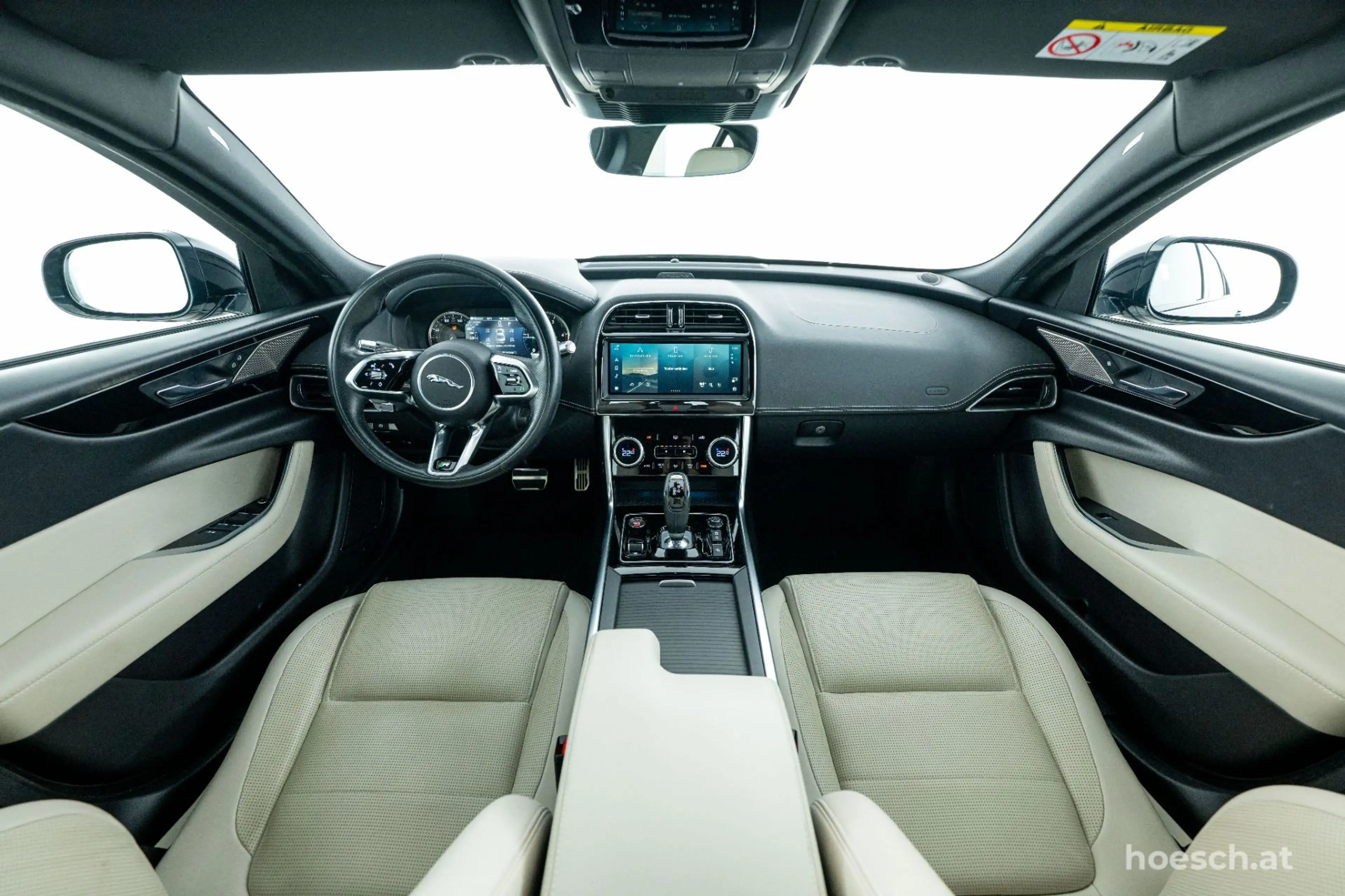 Jaguar XE D200 R-Dynamic BLACK EDITION MEGA-ANGEBOT ++ — photo 6