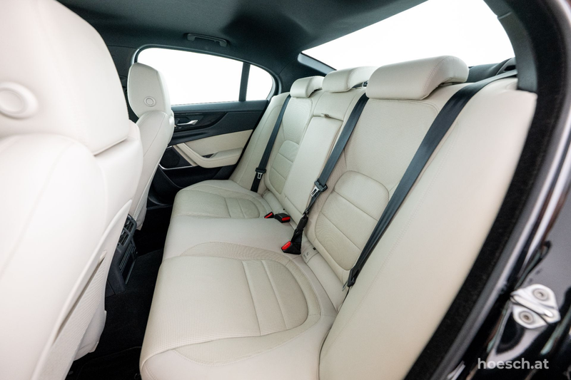 Jaguar XE D200 R-Dynamic BLACK EDITION MEGA-ANGEBOT ++ — photo 7