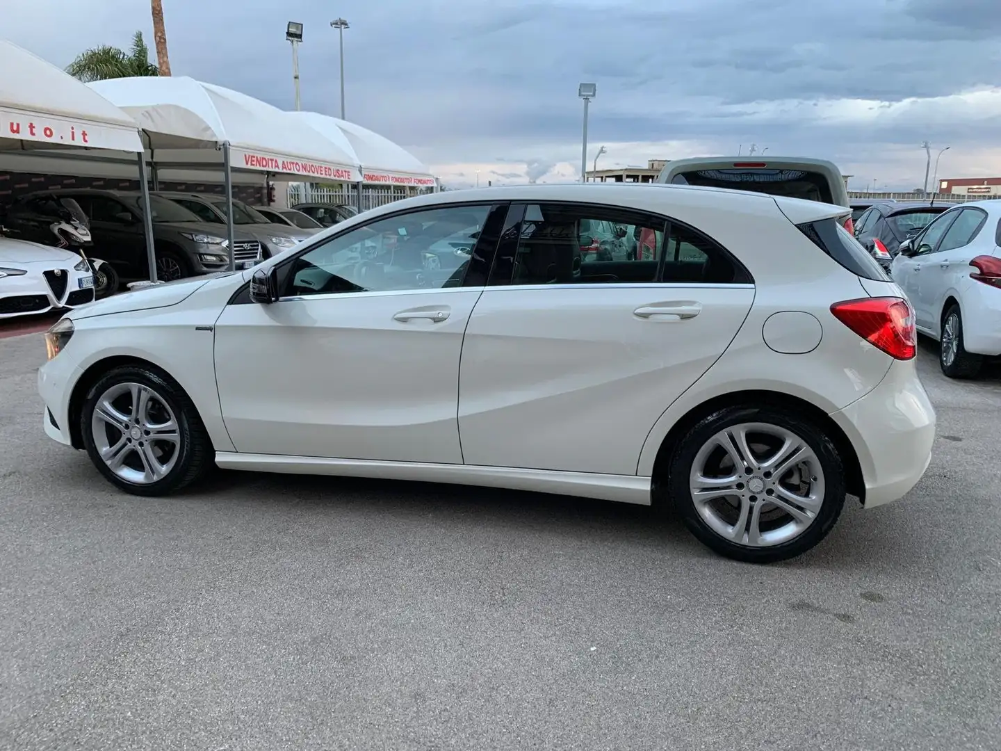 Mercedes-Benz A 180 A 180 cdi Night edition E6 Bílá - 2