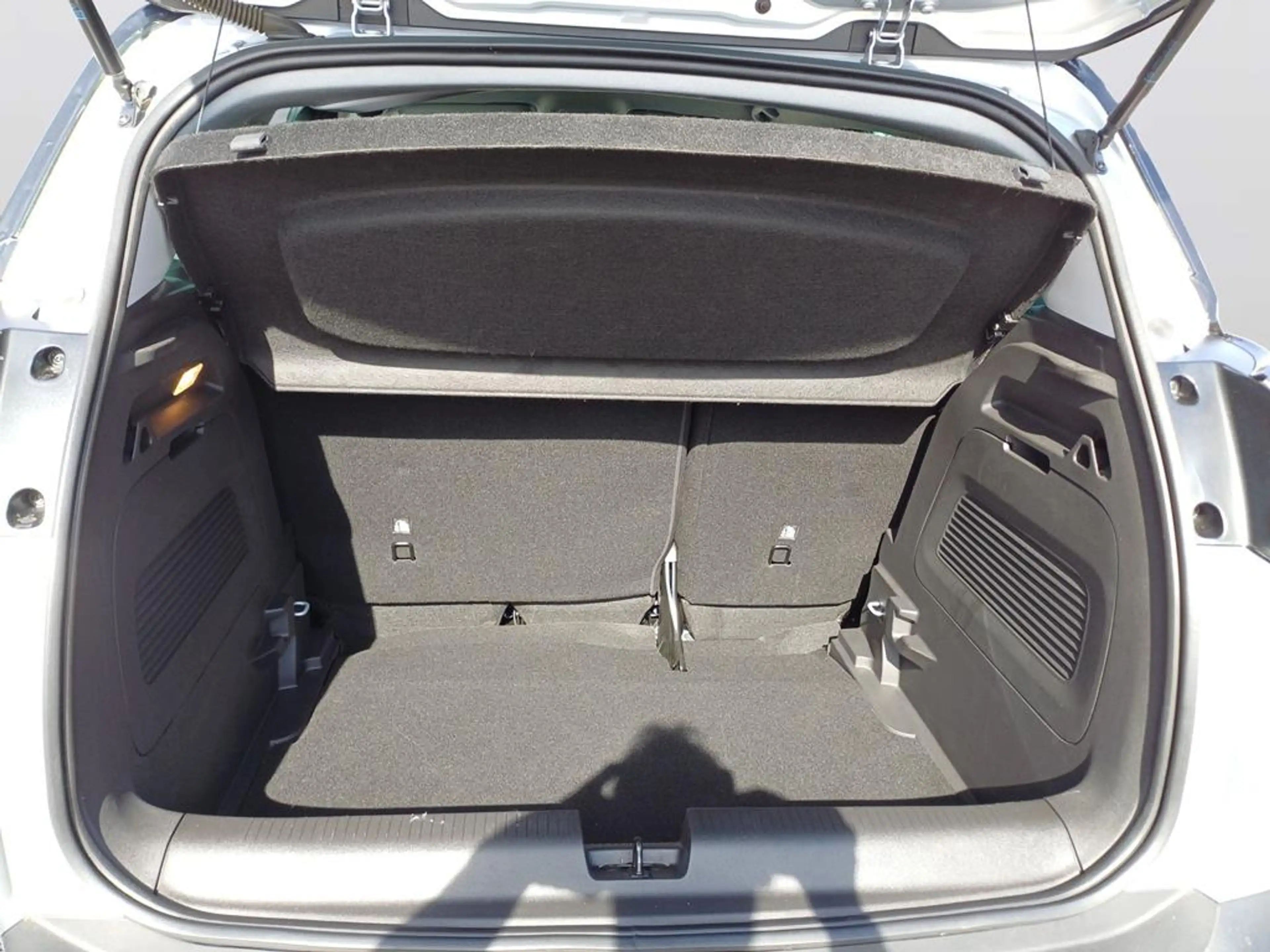 Opel Crossland . Elegance 1.2 Direct Injection Turbo 81 kW (110 P — photo 6