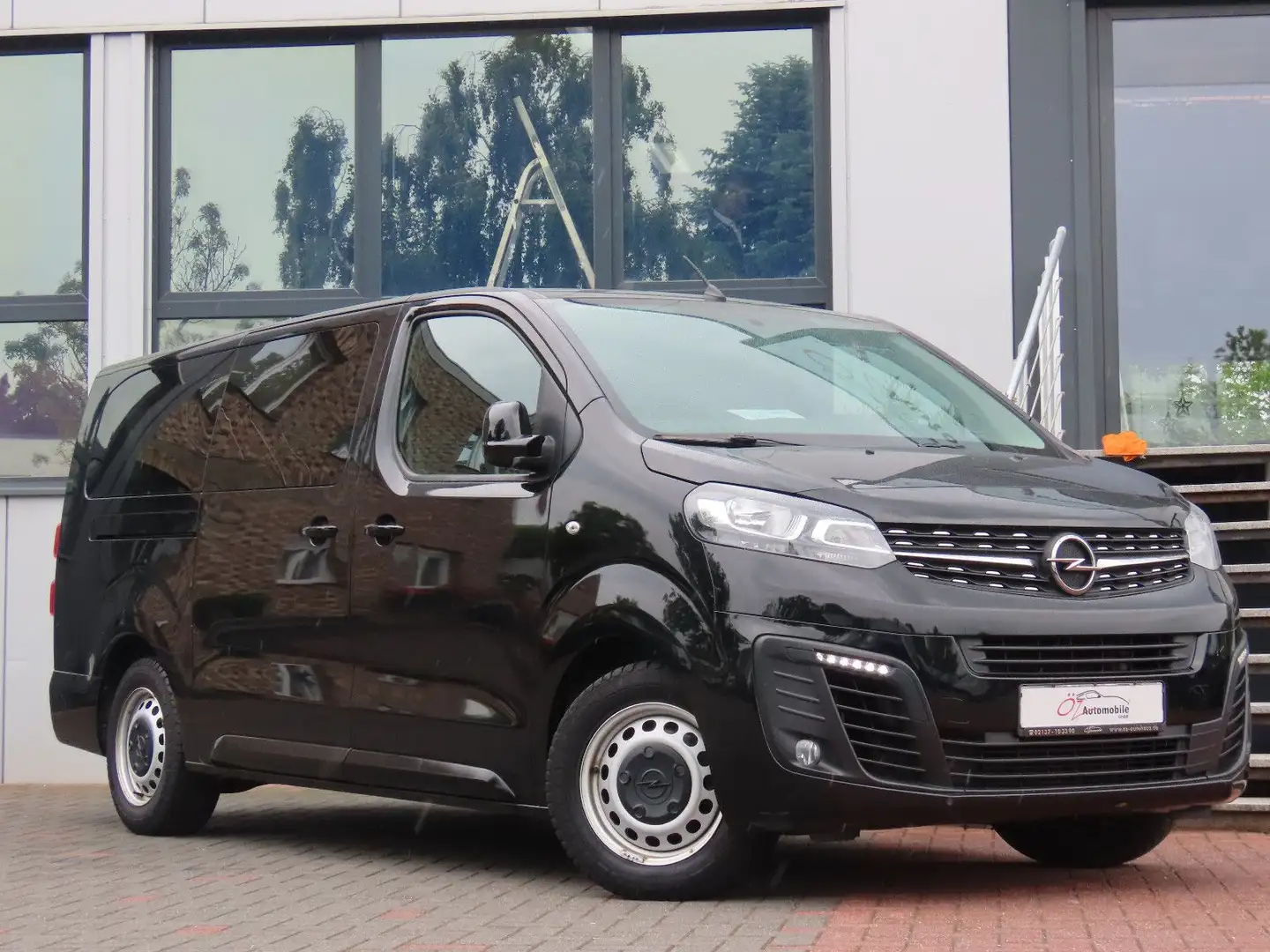 Opel Vivaro Kombi 2.0 CDTI L3 Navigation Schwarz - 1