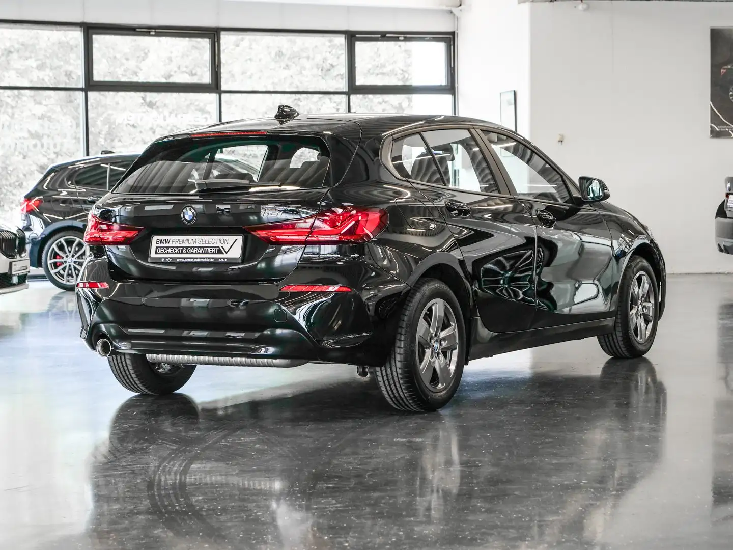BMW 118 i Advantage Nav LED PDCv+h HiFi 16" Schwarz - 2