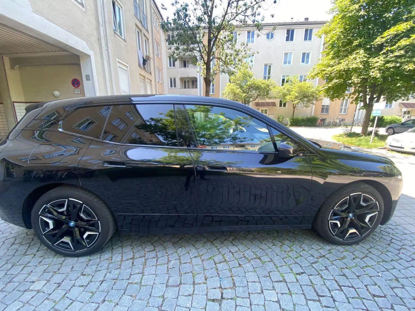BMW iX 50 xDrive Integral Lenkung, AC Laden NP:137 t Noir - 1