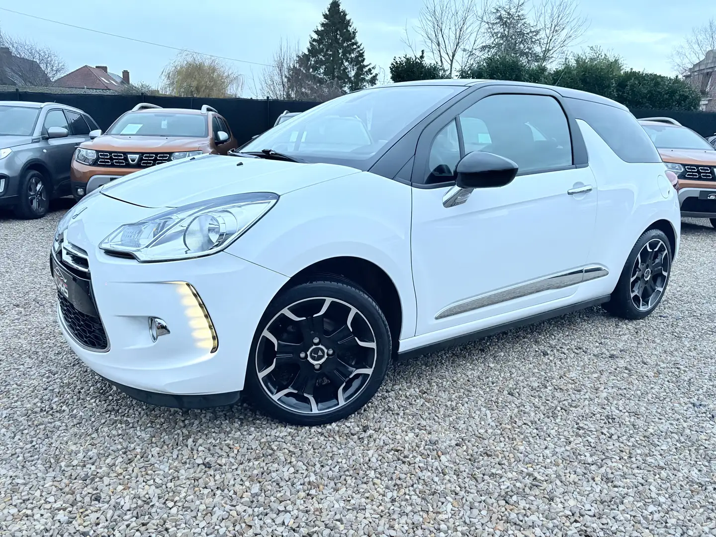 DS Automobiles DS 3 1.2i*1er PROPRIETAIRE*CAMERA*PDC*LED*BLUETOOTH* Wit - 2