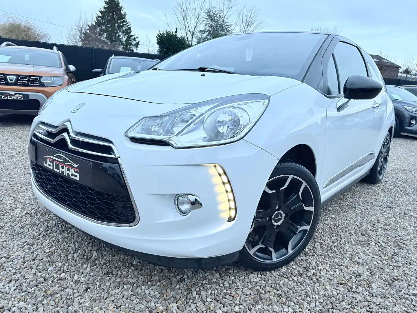 DS Automobiles DS 3 1.2i*1er PROPRIETAIRE*CAMERA*PDC*LED*BLUETOOTH* Wit - 1
