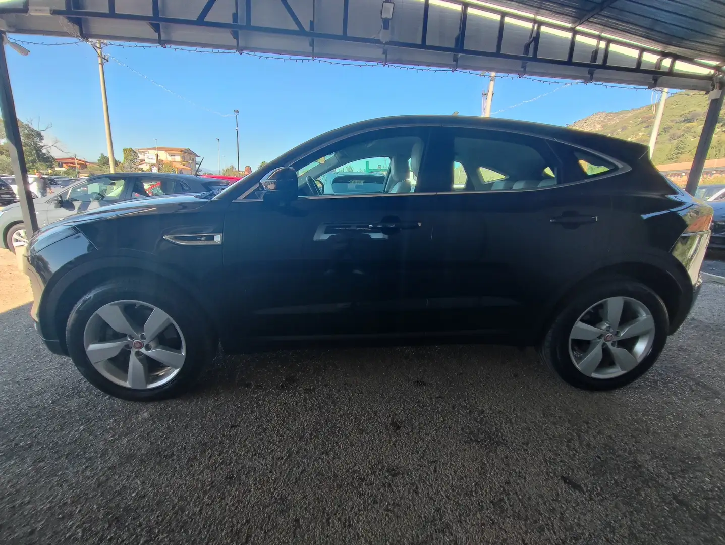 Jaguar E-Pace E-Pace 2017 2.0 i4 R-Dynamic awd 200cv auto Nero - 2