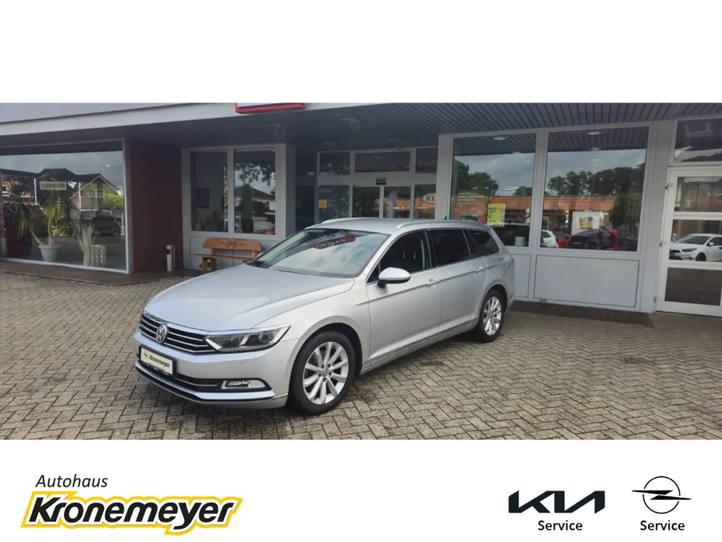 Volkswagen Passat Variant Highline Start-Stopp 2.0 TDI BlueMotion Navi Leder Zilver - 2