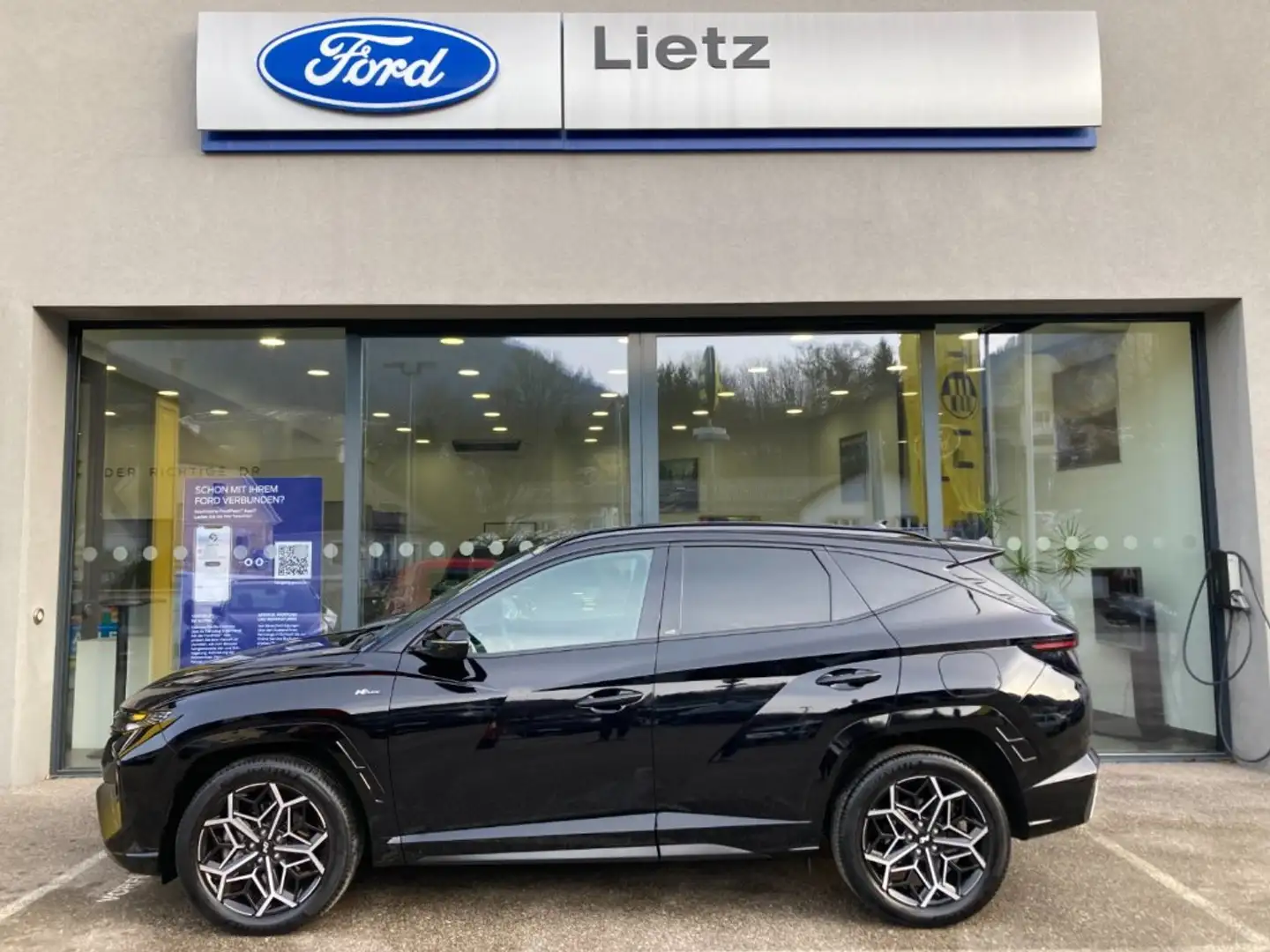Hyundai TUCSON 1,6 T-GDI Hybrid 4WD N-Line Zwart - 1