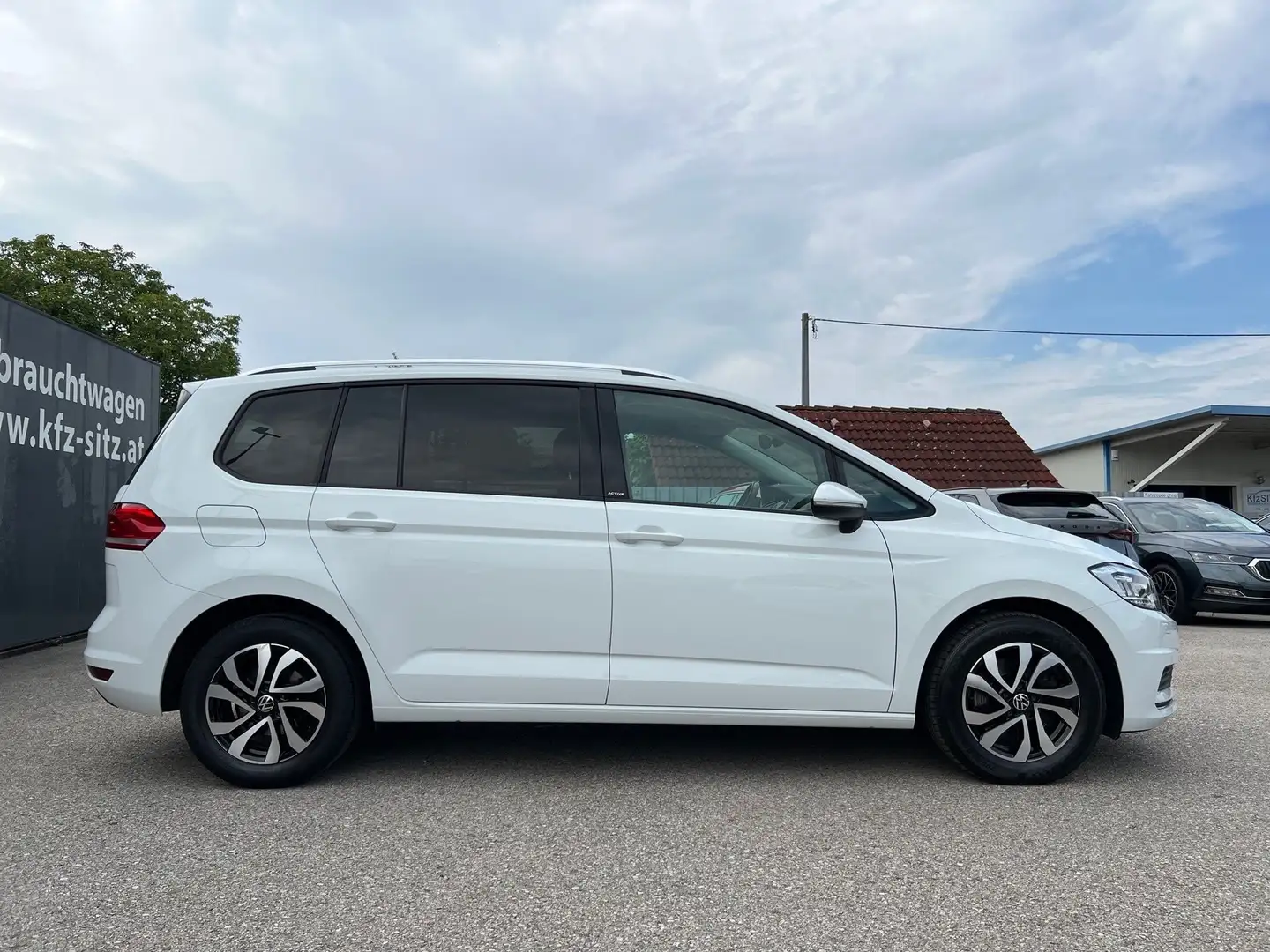 Volkswagen Touran Active 2,0 TDI 7 Sitze DSG Weiß - 2