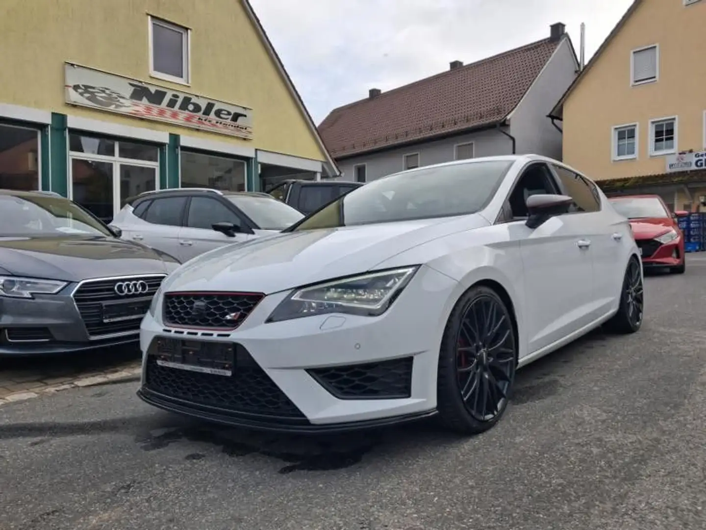 SEAT Leon Cupra 2.0 TSI LED+PDC+BLUET.+AHK+ALU 19" Weiß - 1