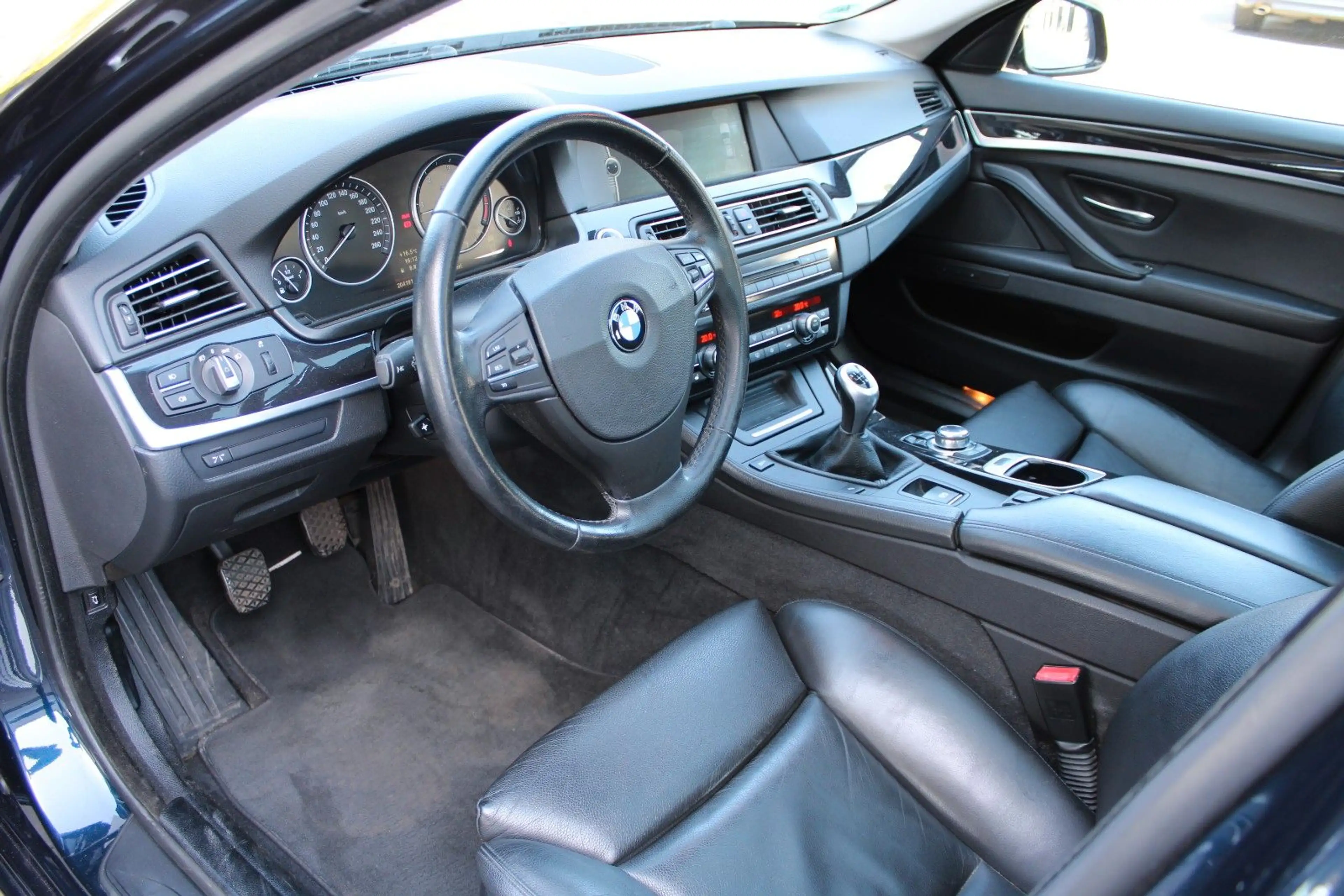 BMW 525 d Touring  Xenon/Navi/Leder/Panorama/AHK — photo 9