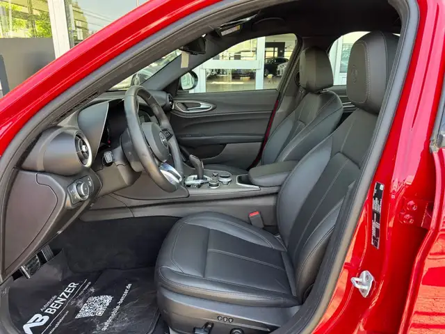 Alfa Romeo Giulia view 13