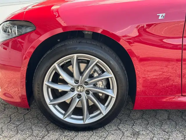 Alfa Romeo Giulia view 10