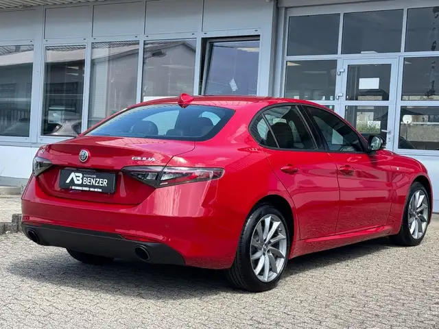 Alfa Romeo Giulia view 5