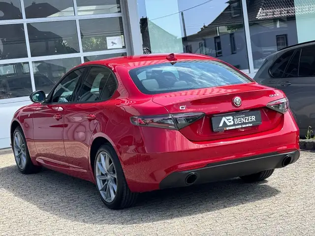 Alfa Romeo Giulia view 7