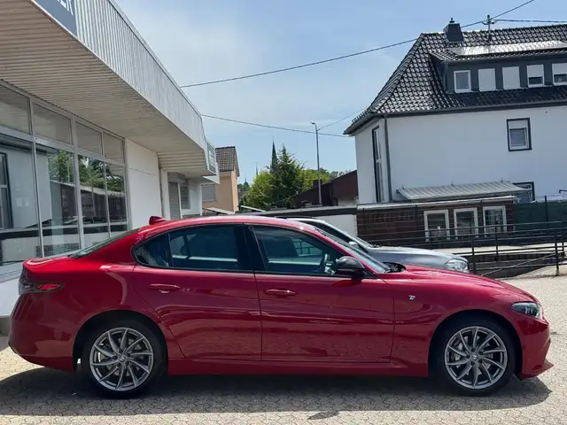 Alfa Romeo Giulia view 4