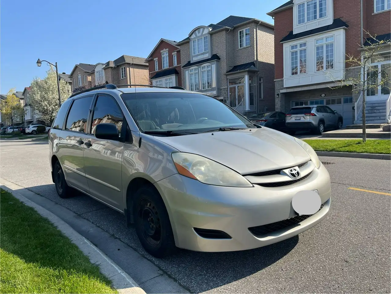 Toyota Sienna снимка Toyota Sienna