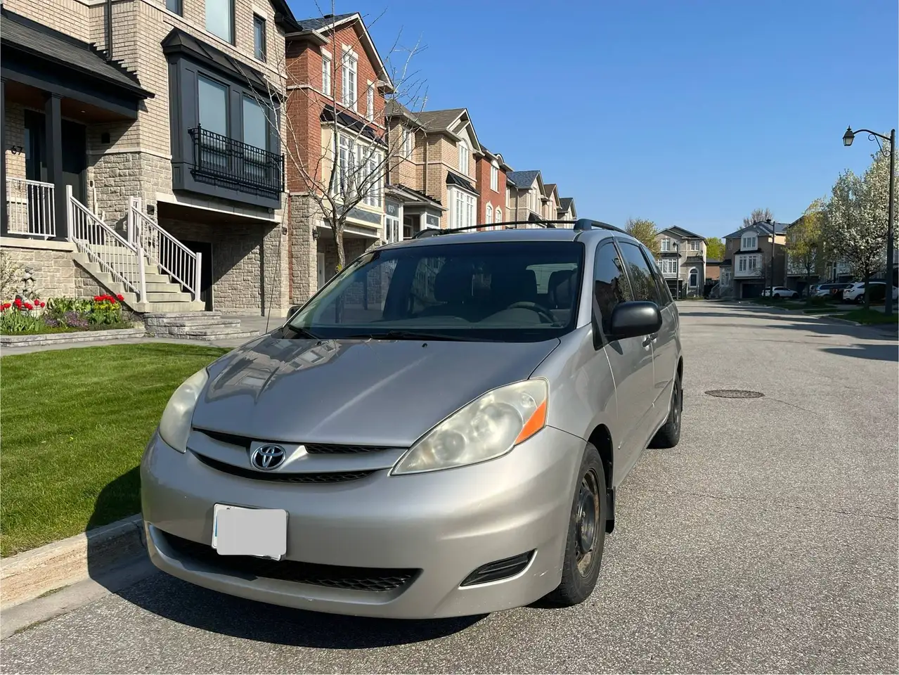 Toyota Sienna снимка Toyota Sienna