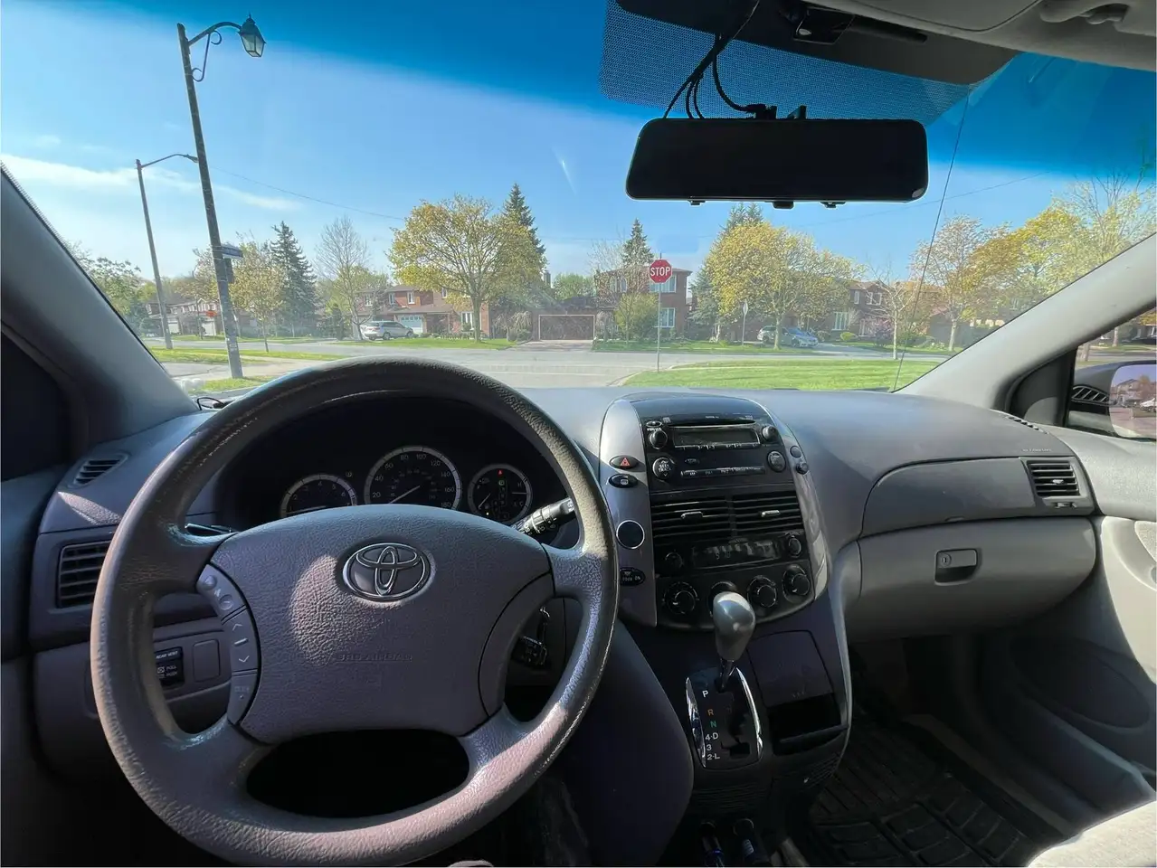 Toyota Sienna снимка Toyota Sienna