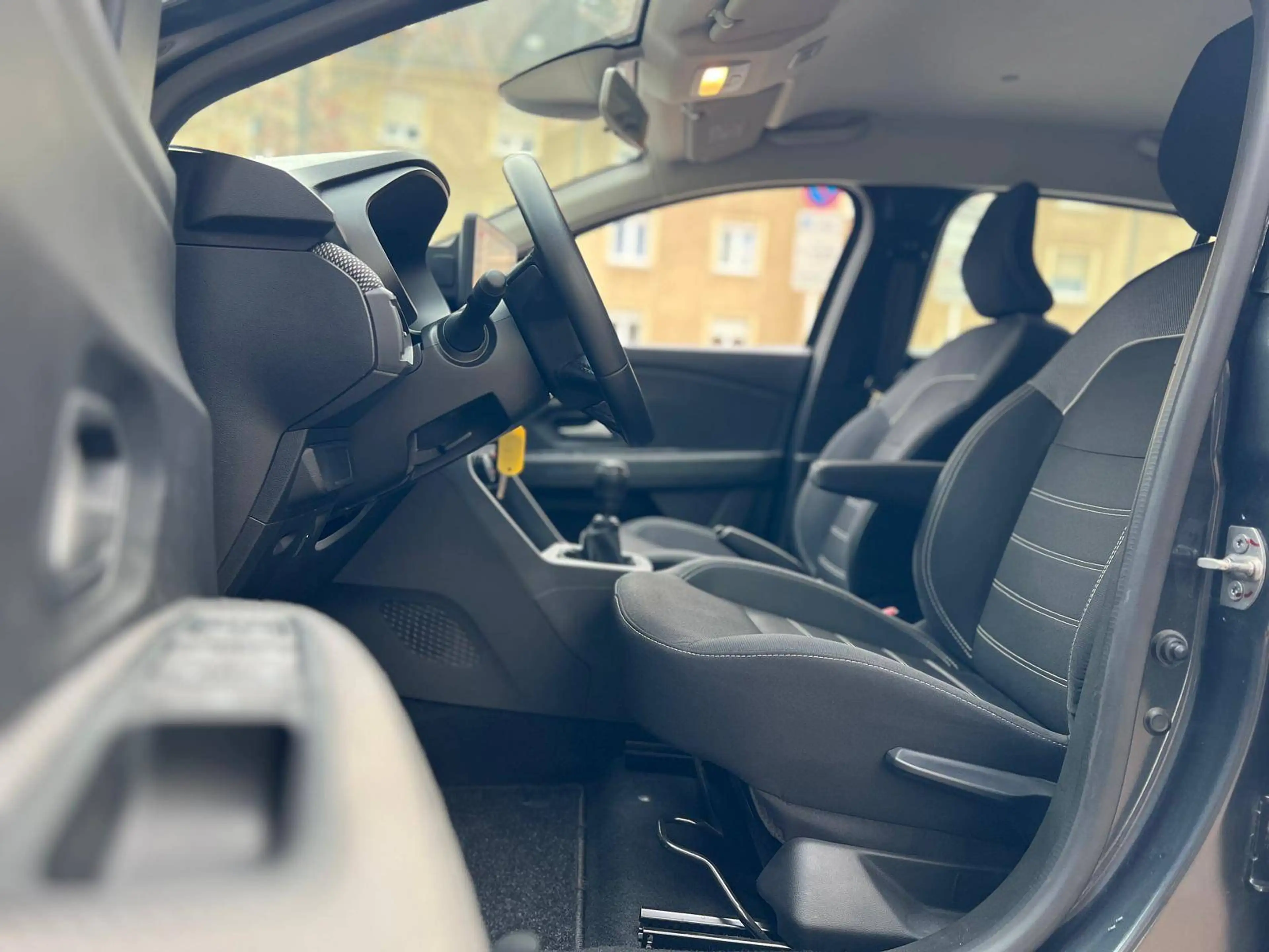 Dacia Sandero Manuelle / Essence — photo 13